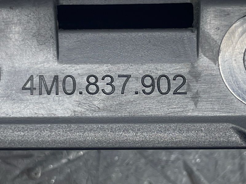 Накладка дверей 4M0837902 Audi Q7