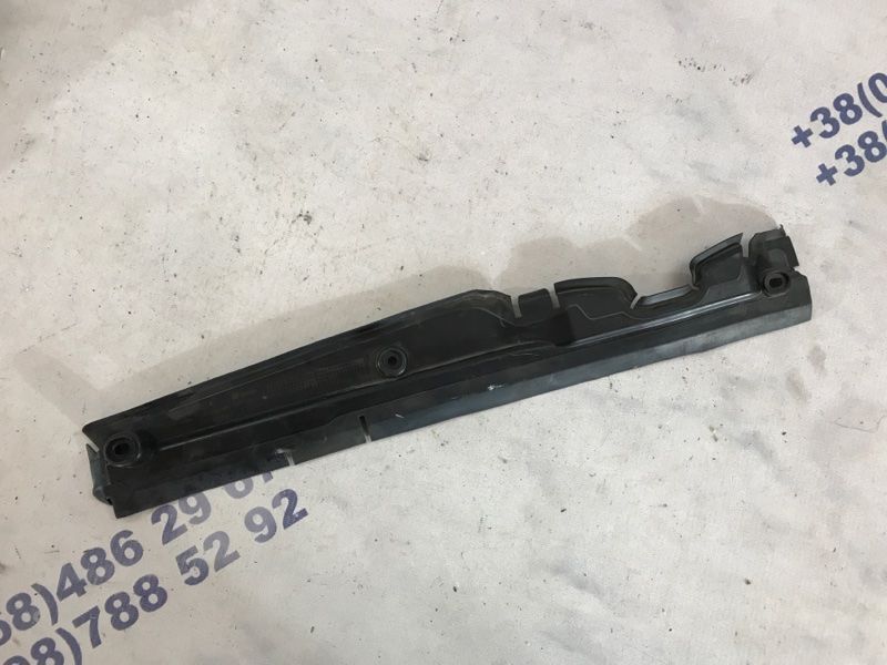 Накладка радіатора 4G0121292E Audi A7