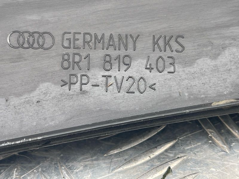 Жабо / Водоотводящий щиток 8R181940301C Audi Q5