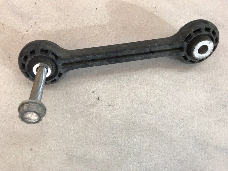 Стойка стабилизатора передней подвески левая/правая 8K0411317D Audi A6 Audi A4, Audi A4 Allroad, Audi A5, Audi A5 Sportback, Audi A6, Audi A7, Audi Q5, Audi RS5, Audi RS5 Sportback, Audi S4, Audi S5, Audi S5 Sportback, Audi S7, Audi SQ5