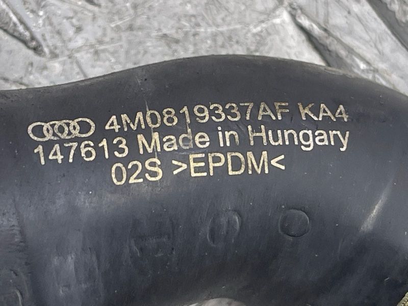 Патрубок системи охолодження 4M0819337AF Audi Q7