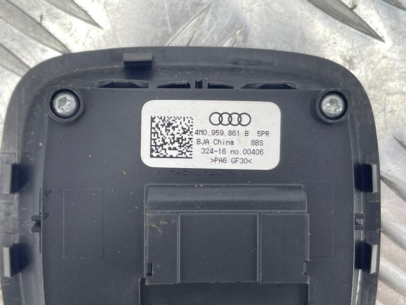 Клавіша розблокування спинки сидіння Audi Q7