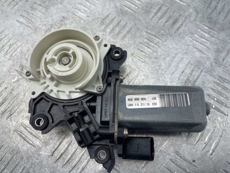 Приводный блок двери / Доводчик 4G8839004 Audi A7