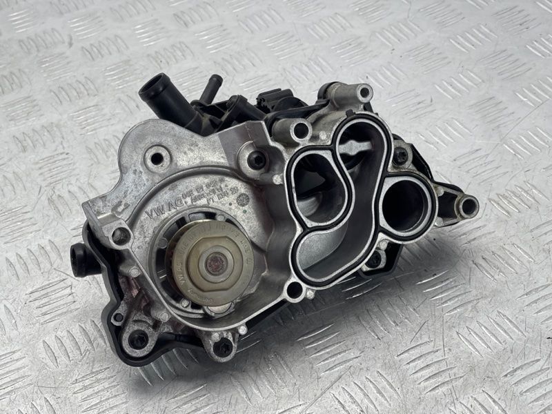 Помпа водяна 04E121042M Volkswagen Jetta