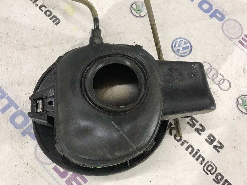 Корпус лючка крышки топливного бака в зборе 3C8809857E Volkswagen CC