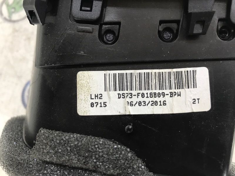 Дефлектор воздуховода ds73f018b09bpw Ford Fusion