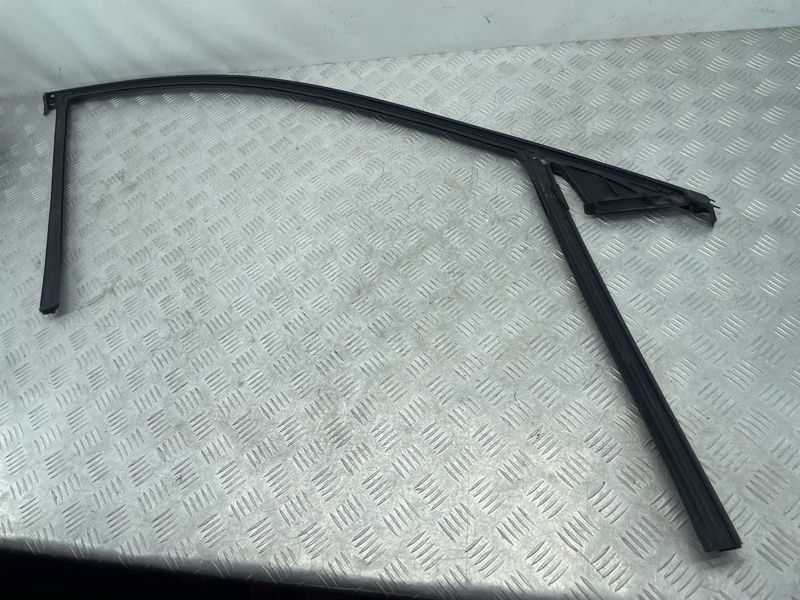 Направляющая стекла двери 31856284 Volvo XC60