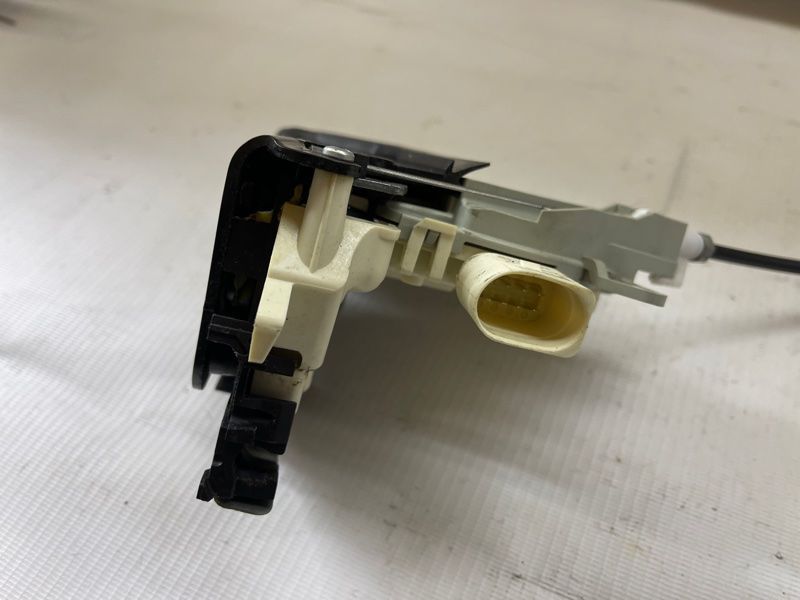 Замок двери 4G0839015D Audi Q7