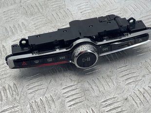 Панель управления обогревом и мультимедиа 31346789 Volvo XC90