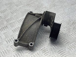Кронштейн генератора 06E903143D Audi Q7