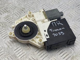 Мотор стеклоподъемника 5N0959702F Volkswagen Tiguan