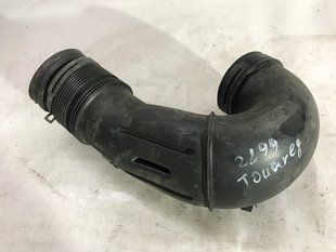 Патрубок повітряного фільтра 7P6129684B Volkswagen Touareg