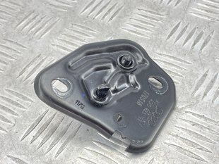 Скоба замка капоту 4G0823186 Audi A7