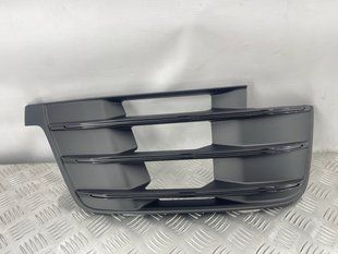 Решетка воздухозаборника бампера s-line 4M0807682DGXE Audi Q7