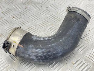 Патрубок интеркулера 31657757 Volvo XC60