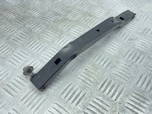 Распорка 8R0805527A Audi Q5