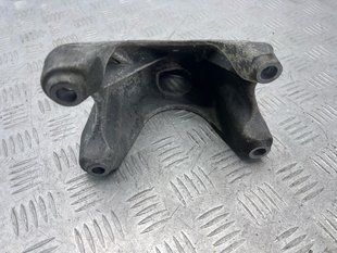 Опора / кронштейн двигуна 7L8199307H Audi Q7