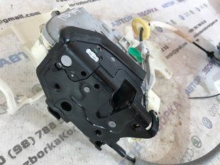 Замок передніх дверей 8J1837015B Volkswagen Touareg