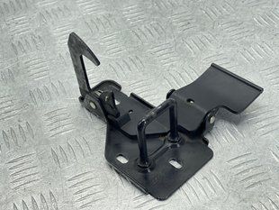 Стопорный крюк капота 4L0823480A Audi Q7 Audi Q7