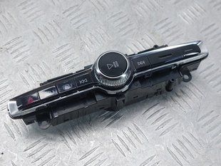 Панель управления обогревом и мультимедиа 31398845 Volvo XC60