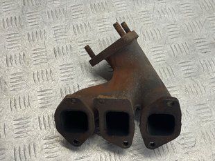 Колектор випускний 03N253032A Volkswagen Touareg