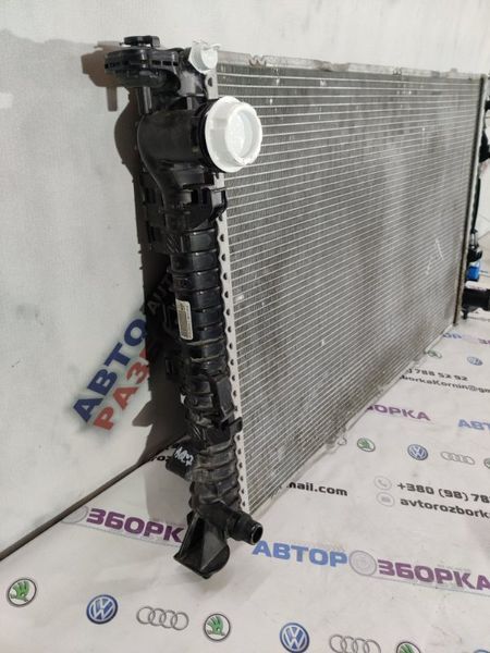 Радіатор охолодження двигуна 8K0121251AL Audi A4