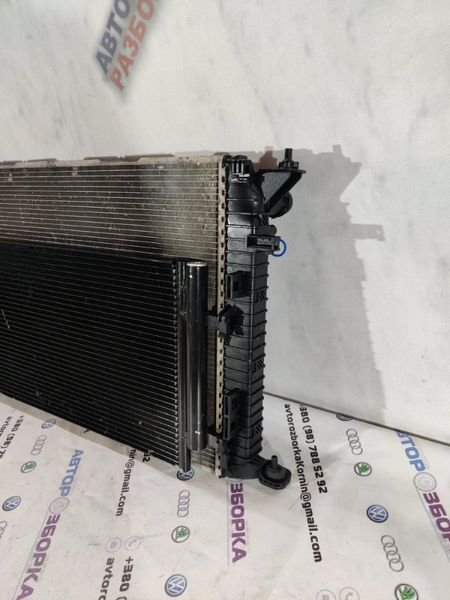 Радіатор охолодження двигуна 8K0121251AL Audi A4