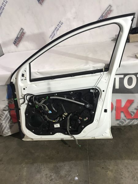 Двері 32228961 Volvo XC60