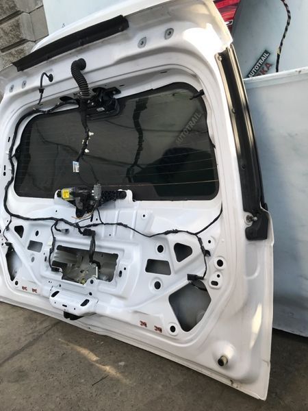 Крышка багажника BA8Z7440010A Ford Flex