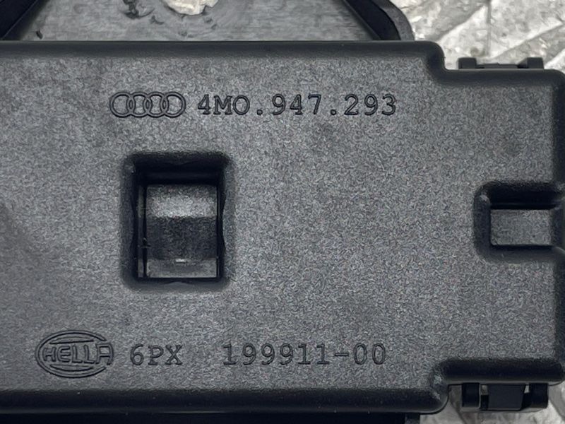 Aнтена 4M0947293 Audi Q7