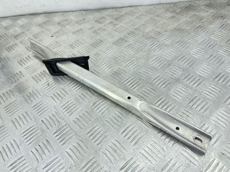 Розпірка 8W0805645B Audi A4