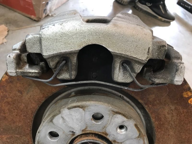 Суппорт тормозной 5N0615124 Volkswagen Tiguan