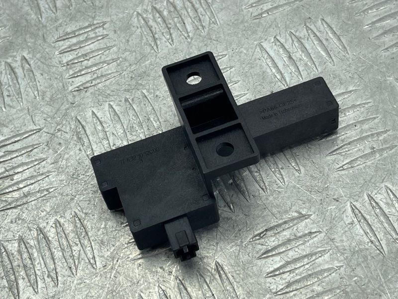 Антена безключового доступу (KESSY) 8K0907247 Audi A6 Audi A4, Audi A4 Allroad, Audi A5, Audi A6, Audi A7, Audi A8, Audi Q5, Audi RS5, Audi RS7, Audi S4, Audi S5, Audi S6, Audi S7, Audi S8, Audi SQ5