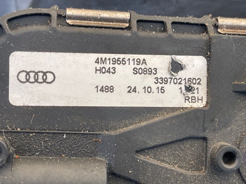 Мотор і трапеція склоочисників Audi Q7