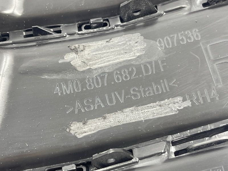 Решетка воздухозаборника бампера s-line 4M0807682DGXE Audi Q7