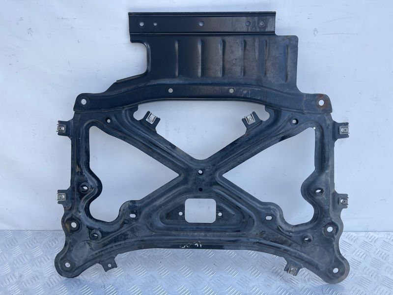 Распорка подрамника 4M1399345C Audi Q7