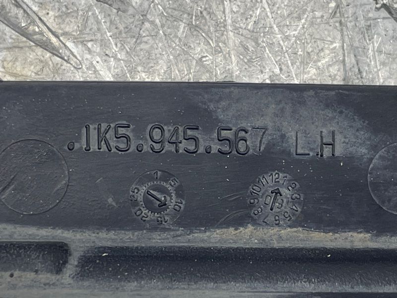 Накладка ліхтаря 1K5945567 Volkswagen Golf