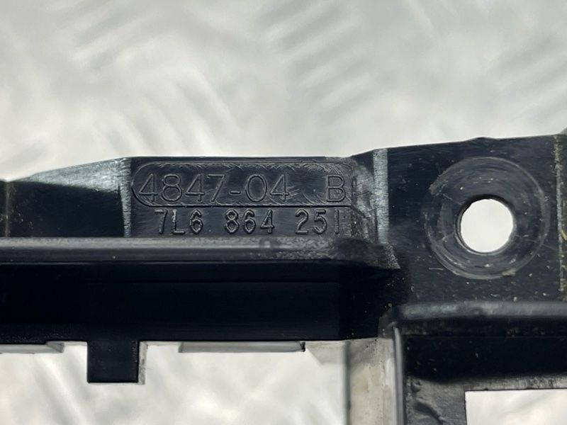 Рамка 7L6864251 Volkswagen Touareg