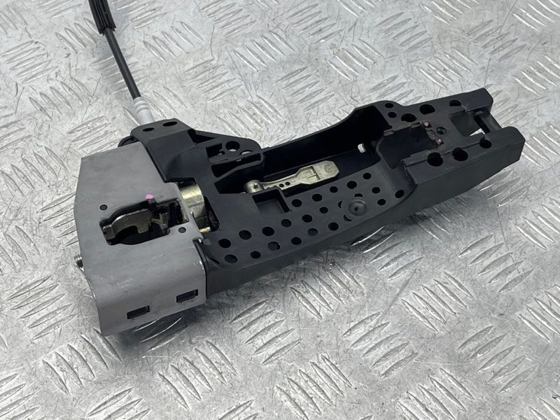 Кронштейн ручки 8T01837885 Audi Q5