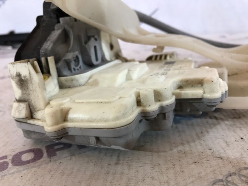 Замок двери 8J1837015B Volkswagen Touareg