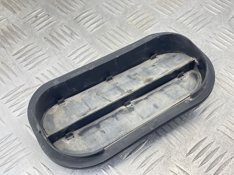 Решетка вентиляционная 6R0819465A Audi A4 Allroad