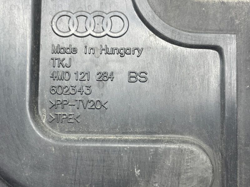 Повітропровід радіатора 4M0121284BS Audi Q7