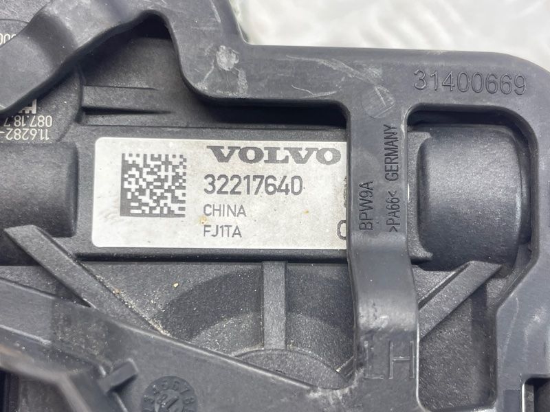 Суппорт тормозной Volvo XC60