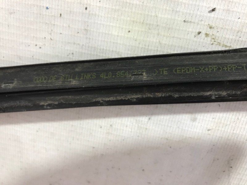 Молдинг скла 4L08543275AP Audi Q7