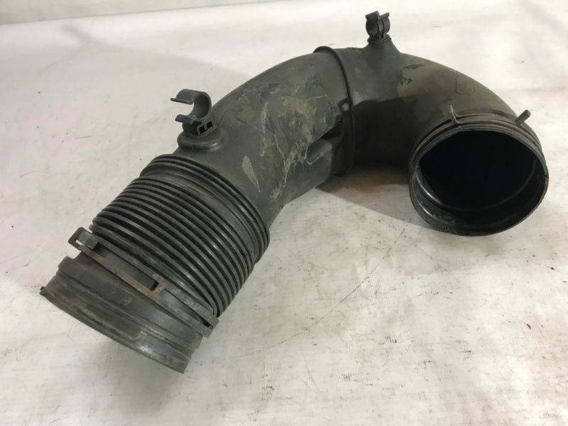 Патрубок повітряного фільтра 7P6129684B Volkswagen Touareg