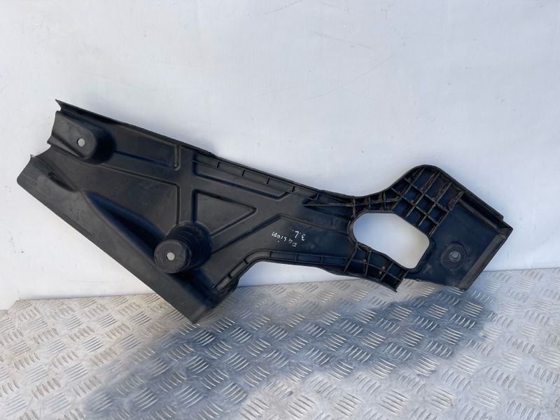 Облицювання днища DG9311778AE Ford Fusion
