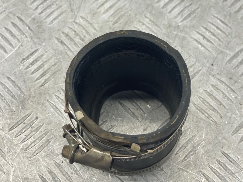 Патрубок інтеркулера 7P0145709 Volkswagen Touareg