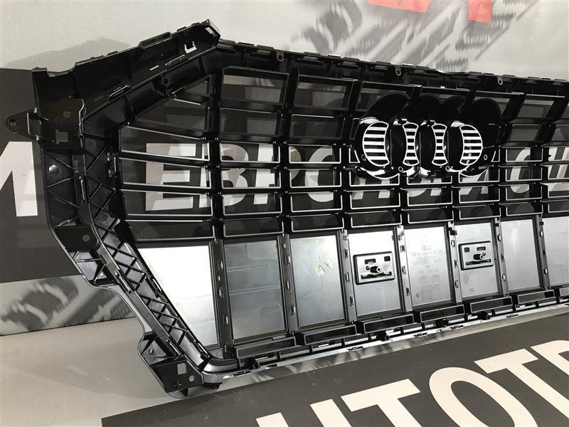 Решітка радіатора Audi Q3