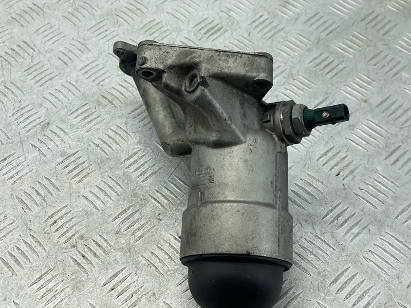 Корпус масляного фільтра 079115401AA Audi A8