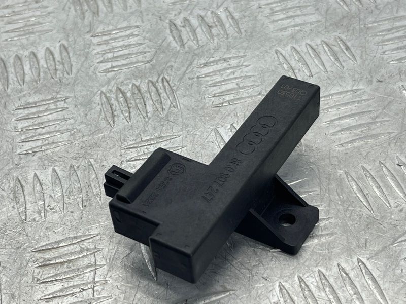 Антена безключового доступу (KESSY) 8K0907247 Audi A6 Audi A4, Audi A4 Allroad, Audi A5, Audi A6, Audi A7, Audi A8, Audi Q5, Audi RS5, Audi RS7, Audi S4, Audi S5, Audi S6, Audi S7, Audi S8, Audi SQ5